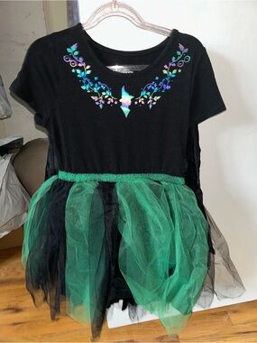 BNWOT Wicked Elphaba Dress with Cape attached. Girls Size 8.